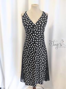 Dress Erika in black and white dots with lace