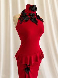 Completo gonna e top Dea in rosso e pizzo nero 3D