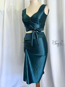 Completo gonna Katia e top fiocco petrolio