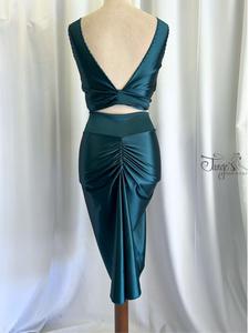 Completo gonna Katia e top fiocco petrolio