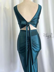 Completo gonna Katia e top fiocco petrolio